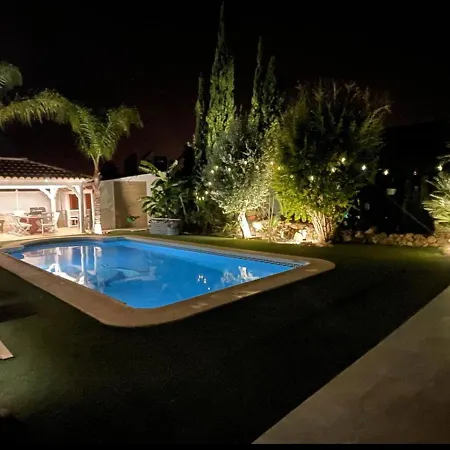 Piscina: Privado Con Sofá Cama Homestay *