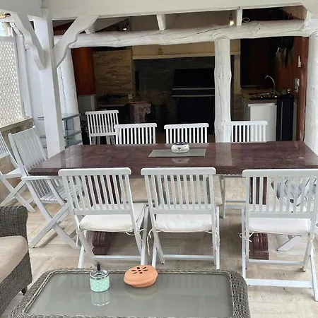 Piscina: Privado Con Sofá Cama Homestay