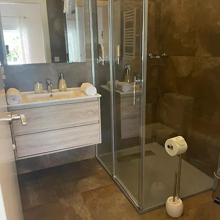 Piscina: Privado Con Sofá Cama Homestay *