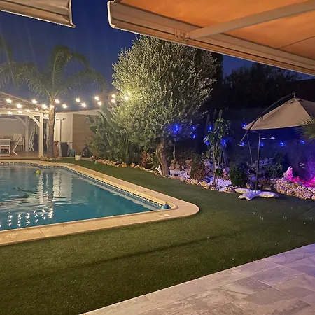 Piscina: Privado Con Sofá Cama Homestay San Vicente Raspeig