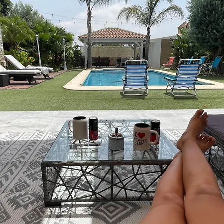 Piscina: Privado Con Sofá Cama